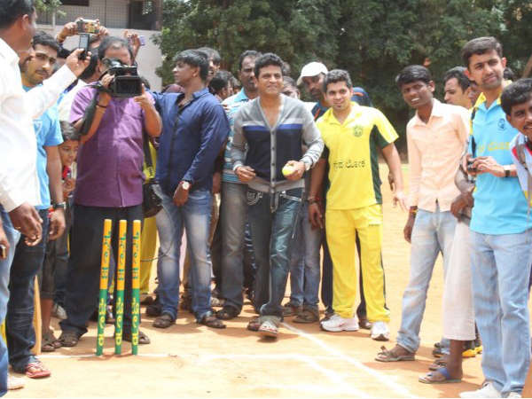 Shivanna bowls to his brother 