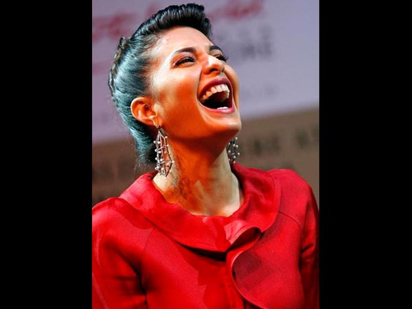 Actresses Laughing | Sonam Kapoor Laughing | Sonakshi Sinha Laughing