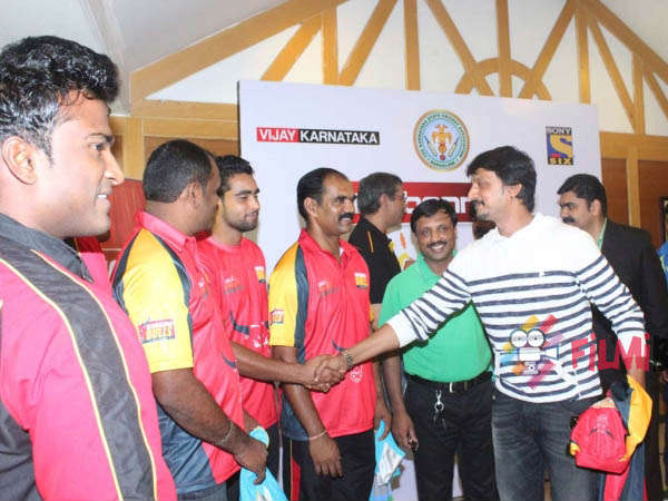 Sudeep with Kabbadi players
