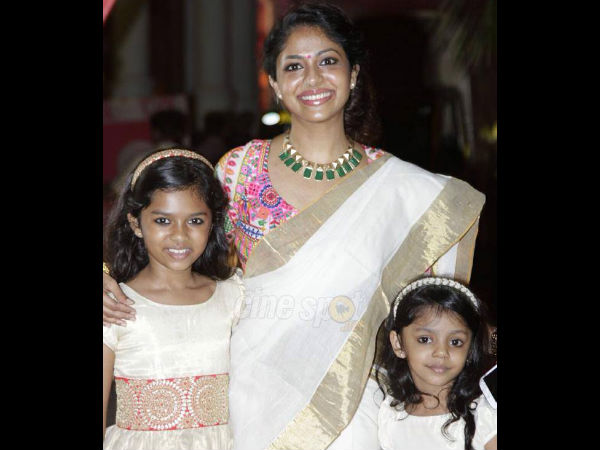 Poornima With Daughters