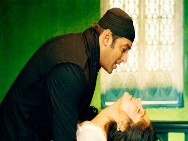 Salman Holding Sonam