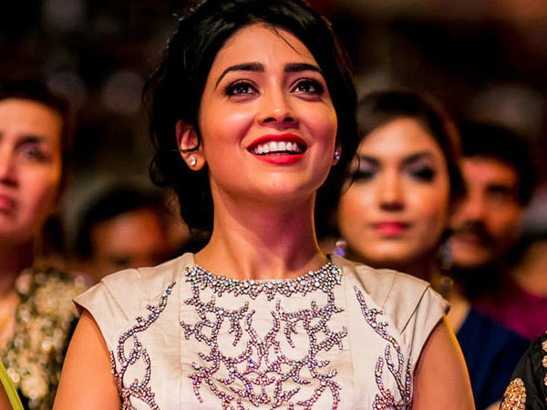 Shriya Saran Spotted At SIIMA 2014