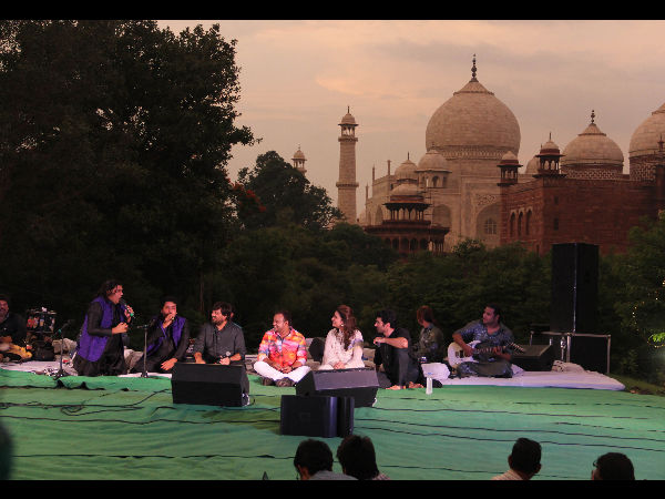 Qawali With Beautiful View Of Taj Mahal