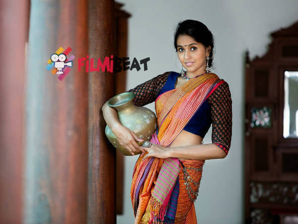 Smitha Sings In 6 Languages
