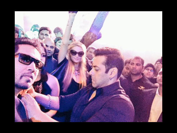 Salman Khan With Fans