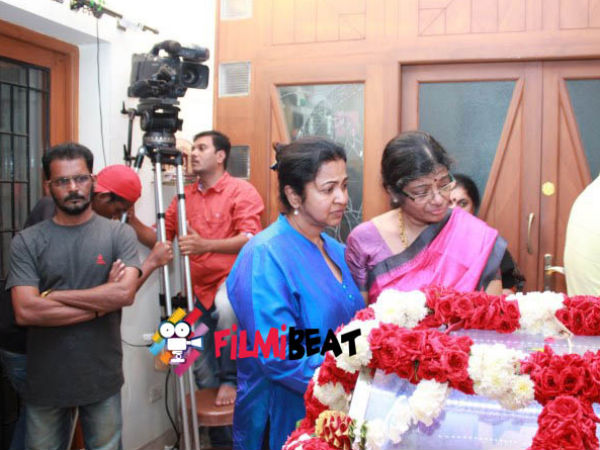 Radhika Pays Tribute