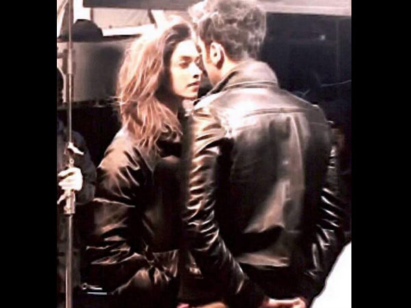 Ranbir-Deepika Romantic Moment