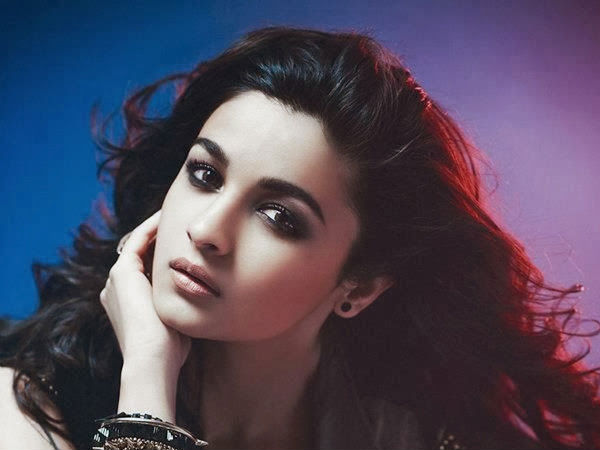 Alia Bhatt @aliaa08 