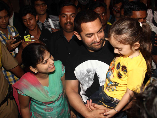 Aamir With Fans