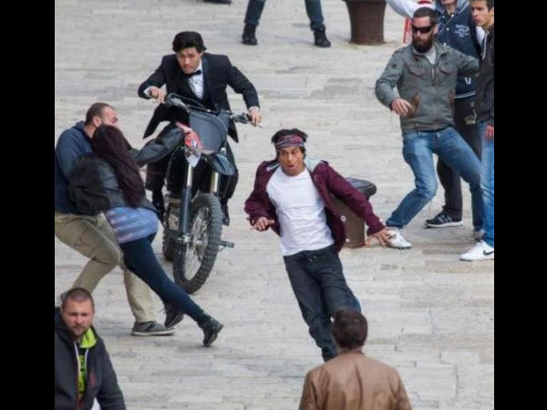 SRK Being Chased By Bike