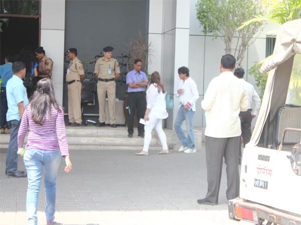 Shahrukh Khan At Airport