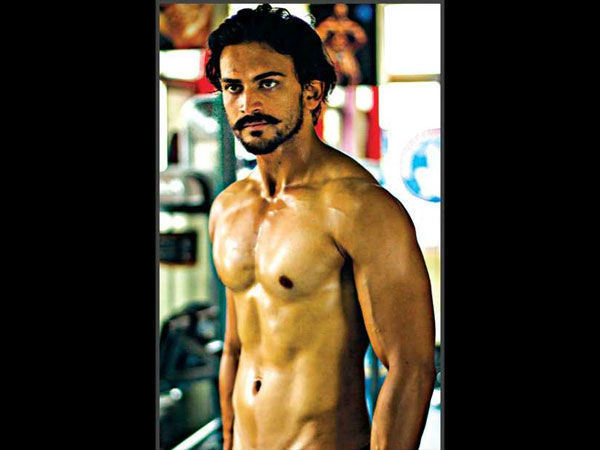 Special Star Dhananjaya