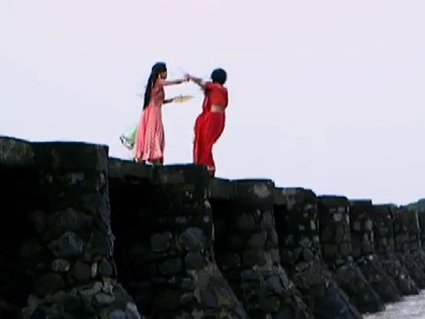 https://www.filmibeat.com/img/2015/07/31-1438351524-raginipushesswara.jpg