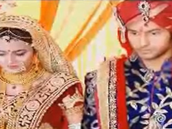 https://www.filmibeat.com/img/2015/08/04-1438701244-ragini-lakshya-jp.jpg