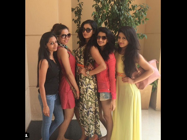 Shweta Posing With Friends & Daughter