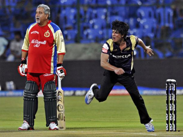 Shahrukh Khan Playing Football Kapil Dev Filmibeat