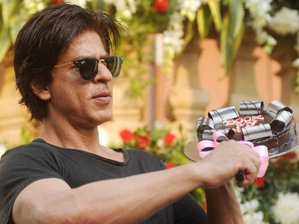 Shahrukh Khan Cutting Cake