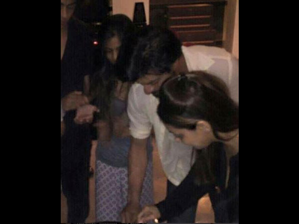 SRK Celebrating Birthday With Family