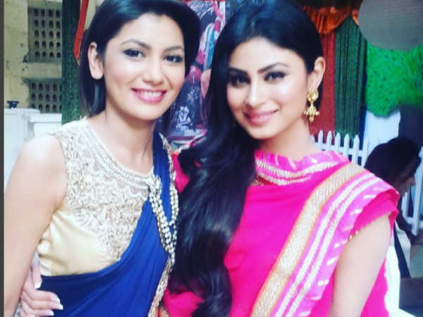 Kumkum Bhagya’s Sriti Jha & Naagin’s Mouni Roy Admire Each Other