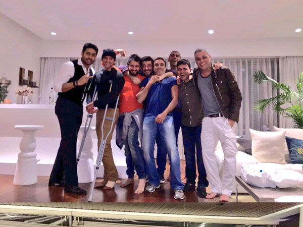 Hrithik Roshan Injured Abhishek Bachchan Crutches Hrithik Roshan Injured Abhishek Bachchan Crutches