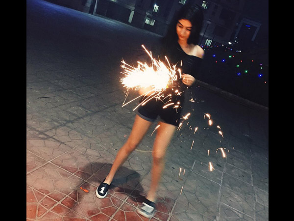 Khushi Kapoor Shares Her Hot Pictures, Sridevi Daughter Khushi Kapoor