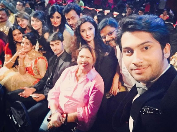 Swaragini Actors – Helly, Namish, Tejaswi, Varun & Others Shine At Colors Golden Petal Awards – PICS Swaragini Actors – Helly, Namish, Tejaswi, Varun & Others Shine At Colors Golden Petal Awards – PICS