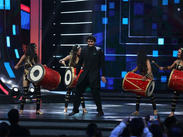 Gima Awards 2016 Full Show Watch Online GiMA Awards 2016 Sunny Leone, Sonakshi, Amitabh, Arjun Kapoor, Celebs