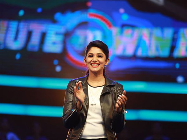 Nyla Usha In Minute To Win It Filmibeat Nyla Usha In Minute To Win It Filmibeat