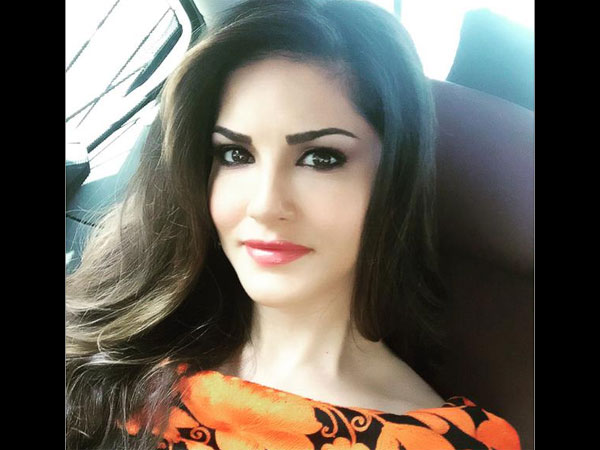 Sunny Leone Feels Alone In Bollywood, Sunny Leone Award Shows, Sunny
