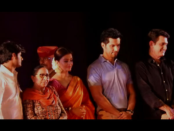 Aishwarya Rai Bachchan Attends Gujrati Awards Function In Ahmedabad To