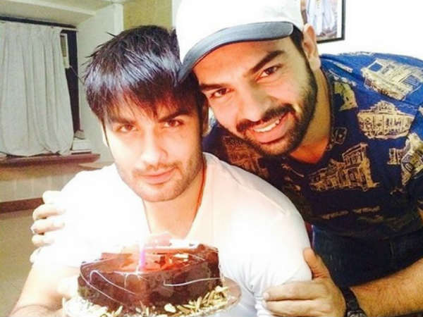 https://www.filmibeat.com/img/2016/06/28-1467136382-vivian5.jpg