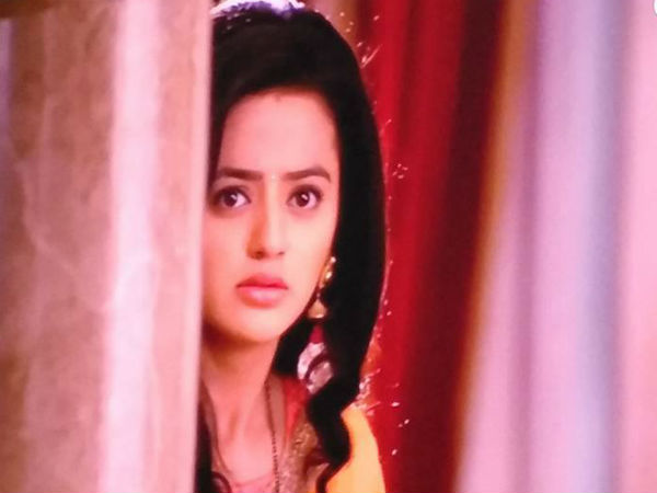 https://www.filmibeat.com/img/2016/08/24-1472045822-swara.jpg