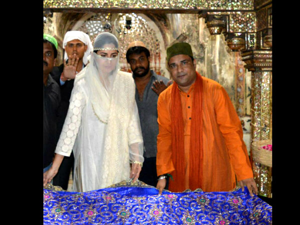 Katrina Kaif Spotted At Fatehpur Sikri, Katrina Kaif Spotted At Dargah