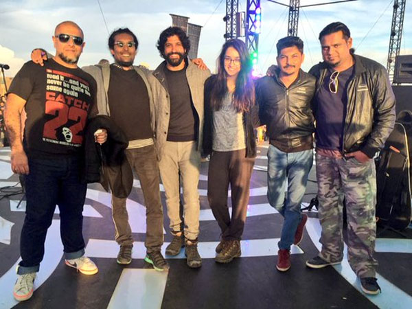 Shraddha-Farhan With Pentagram
