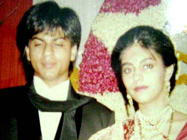 Shahrukh Khan Gauri 25th Wedding Anniversary Celebrations Cake Live