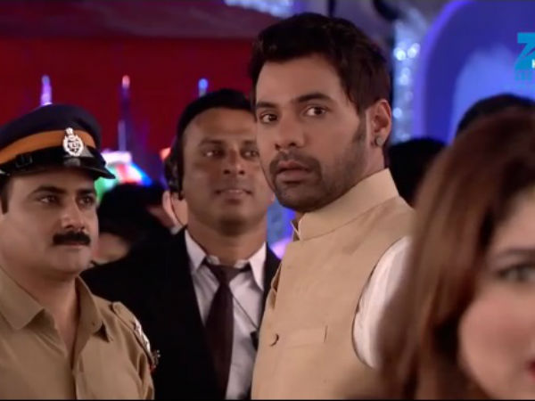Kumkum Bhagya Spoiler: Dussehra Drama – Abhi To Save Pragya! Kumkum Bhagya Spoiler: Dussehra Drama – Abhi To Save Pragya!