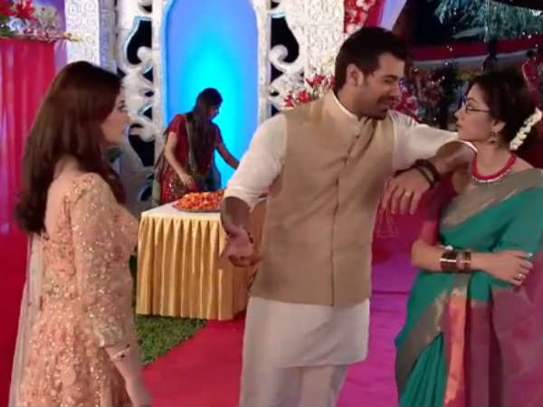 Kumkum Bhagya Spoiler: Dussehra Drama – Abhi To Save Pragya! Kumkum Bhagya Spoiler: Dussehra Drama – Abhi To Save Pragya!