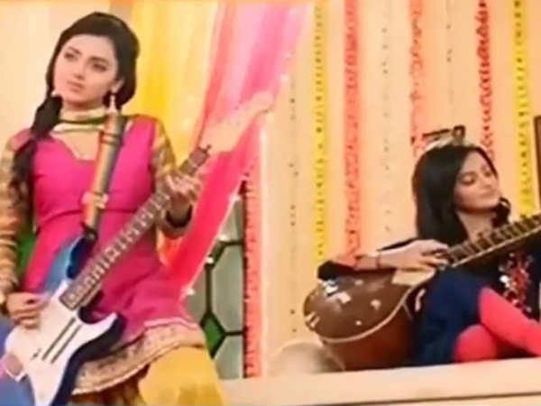 Swaragini Takes 6-Month Leap; Swara & Ragini Undergo Makeover; Lakshya Goes Missing! (PICS) Swaragini Takes 6-Month Leap; Swara & Ragini Undergo Makeover; Lakshya Goes Missing! (PICS)