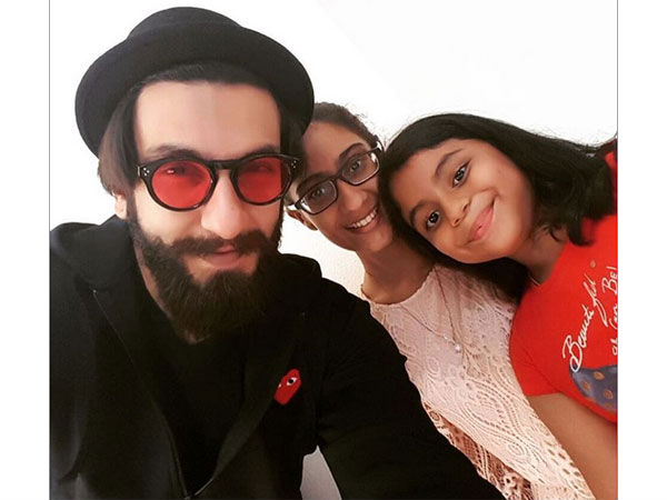 sushmita sen renee sen ranveer singh selfie with sushmita sen s daughters renee sushmita sen renee sen ranveer singh selfie with sushmita sen s daughters renee