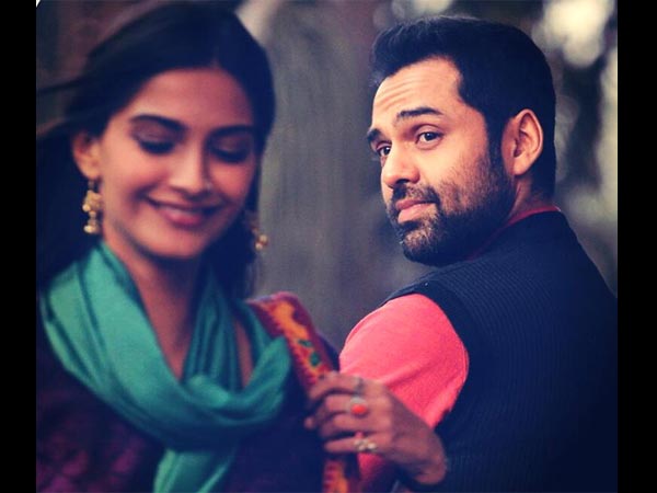 Sonam Kapoor Abhay Deol Fight Over Fairness Cream Endorsment ...