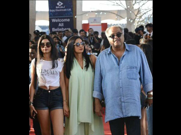 Khushi Kapoor With Her Parents