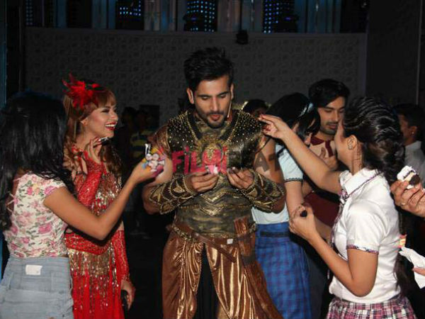 Celebrity Contestants Enjoy Karan's Birthday Celebration
