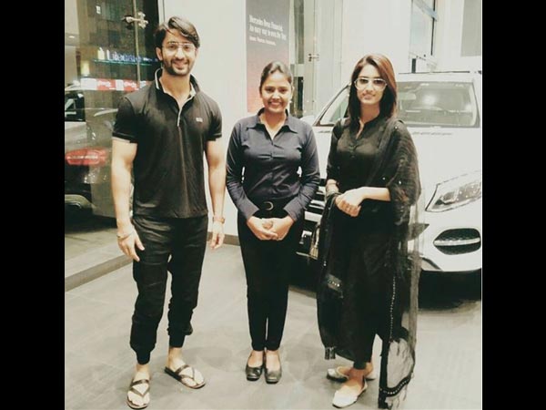 What S Cooking Erica Fernandes Spotted With Shaheer Sheikh His Family Pictures Go Viral Filmibeat