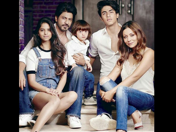 We Have Sold Our Souls For Selfies: Shahrukh Khan We Have Sold Our Souls For Selfies: Shahrukh Khan