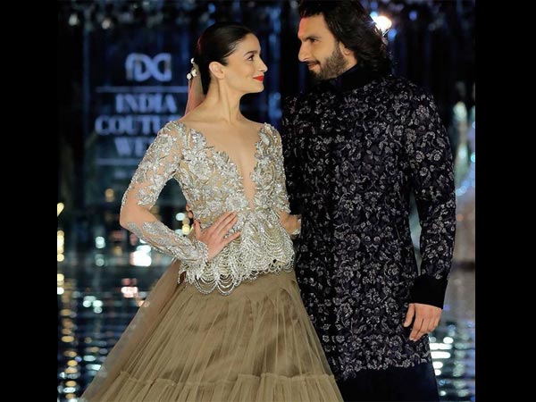 Rsultat de recherche d'images pour &quot;ranveer walking&quot;