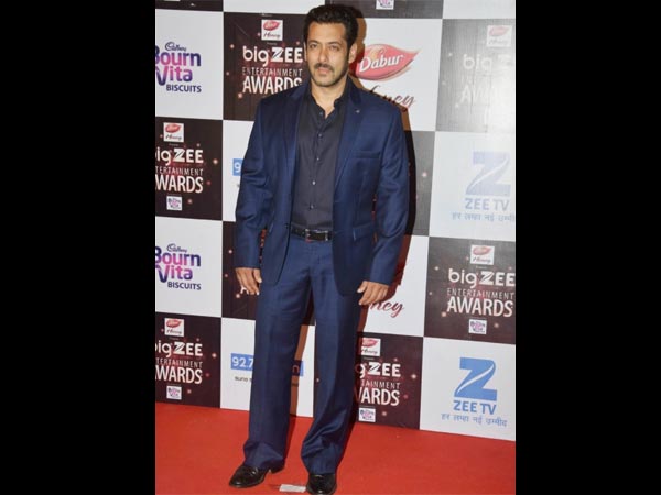 vivek dahiya kundli big zee entertainment awards 2017 vivek surbhi chandna vivek dahiya kundli big zee entertainment awards 2017 vivek surbhi chandna