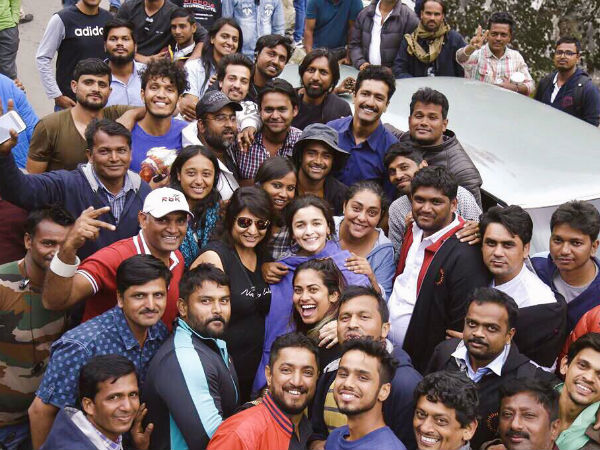 alia-bhatt-vicky-kaushal-wrap-raazi-kashmir-schedule alia-bhatt-vicky-kaushal-wrap-raazi-kashmir-schedule