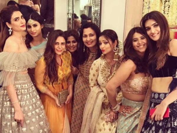 All Beauties In One Frame