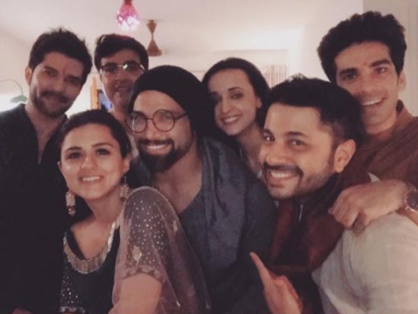 Ridhi Dogra With Friends