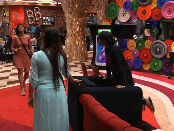 Arshi Has 10 Cases Against Her!